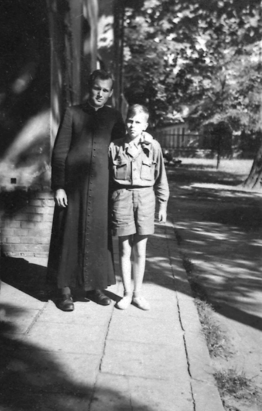 Do Jakiego Zakonu Należał Ksiądz Robak Jan Paweł II Karol Wojtyła materiały SB teczka - Newsweek.pl - Historia