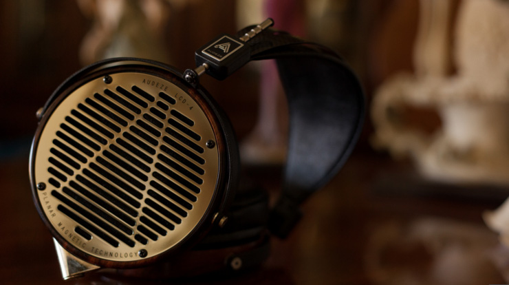 Audeze LCD-4 lifestyle 1