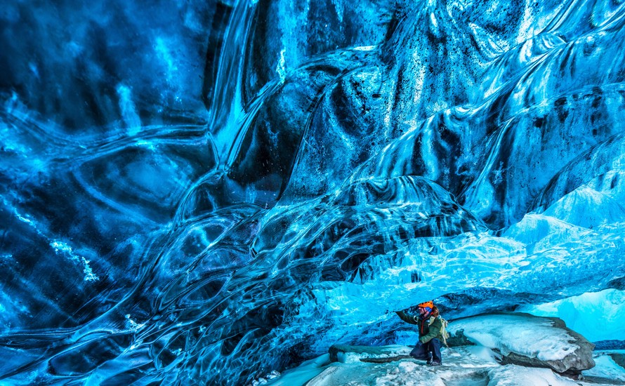 Fantastyczne lodowe jaskinie pod lodowcem Vatnajokull na Islandii