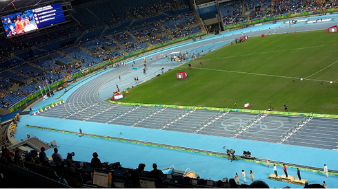 Powoli będziemy się przenosić na stadion, gdzie rozegrają się kolejne wydarzenia lekkoatletyczne. Na razie złoto za wygraną w biegu na 800 m odbiera Kenijczyk David Rudisha... Przypomnijmy, że szósty był w stawce Marcin Lewandowski, zaś Adam Kszczot był pierwszym, który nie awansował do finału.