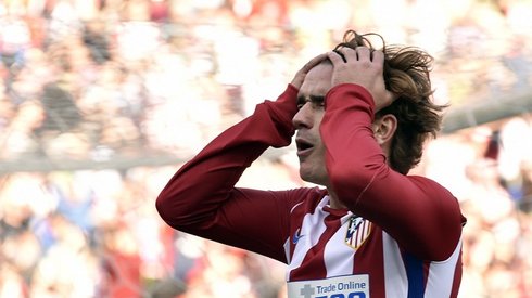 Antoine Griezmann po zmarnowaniu okazji strzeleckiej