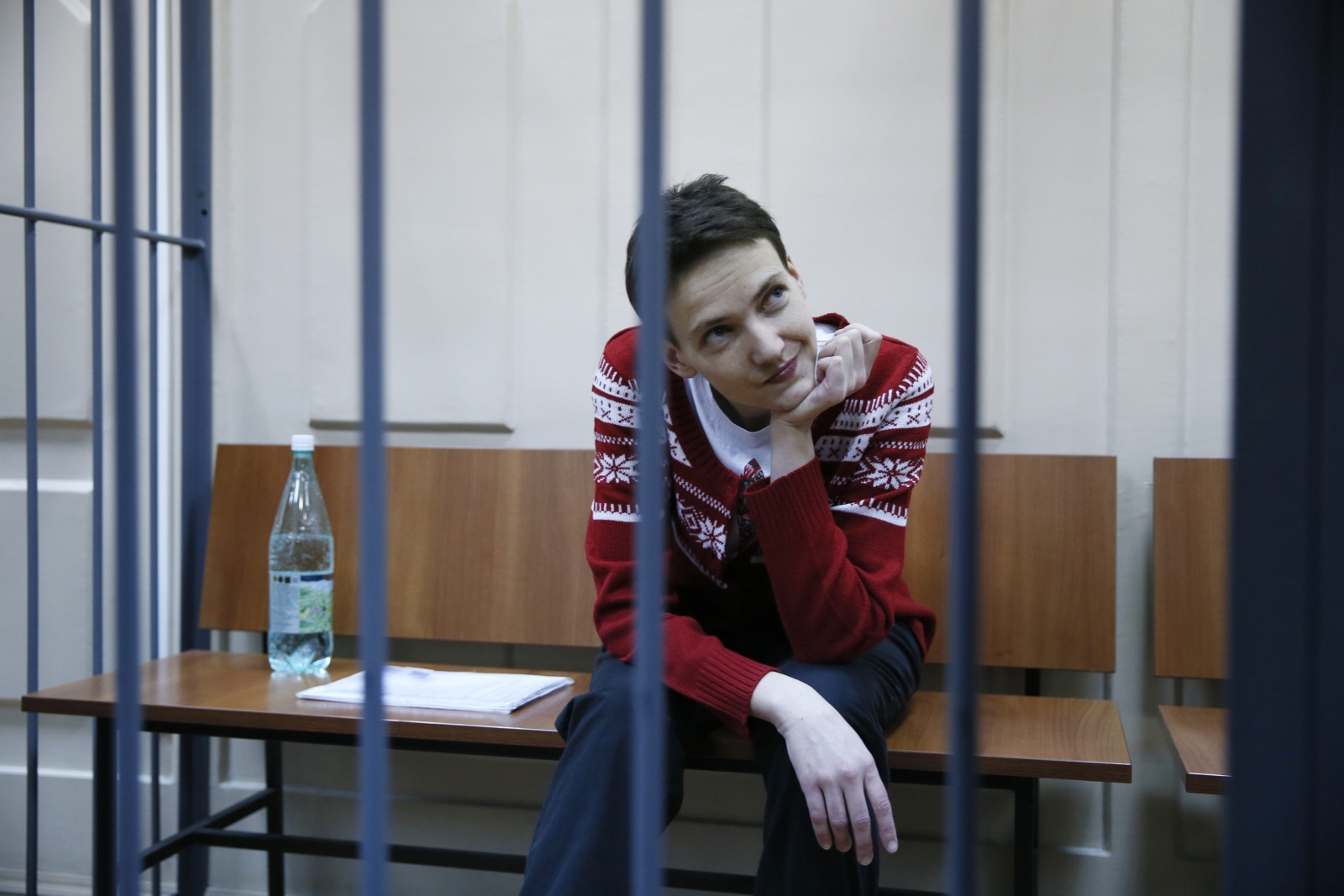 Nadia Sawczenko przed Basmańskim Sądem Rejonowym w Moskwie