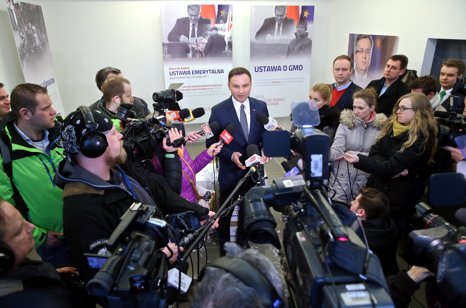 Wśród eksponatów znaleźć można m.in. ciupagę dialogu. Ta jest nawiązaniem do słów prezydenta, które padły w Nowym Targu - kiedy prezydent mówił o swoim oponentach, żartował, że