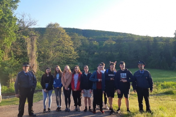 18 fiatal tévedt el Kemence környékén a túrázásuk során: így találtak rájuk a rendőrök