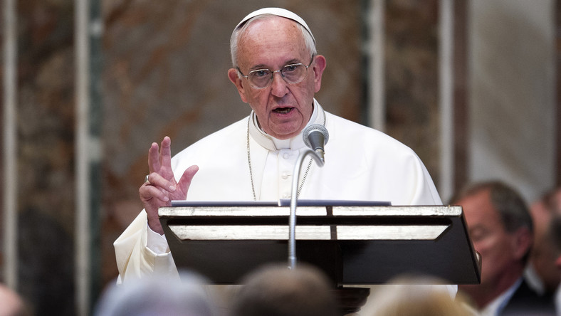 Ferenc pápa: az emberek közötti különbségek nem veszélyt, hanem gazdagságot  jelentenek - Blikk