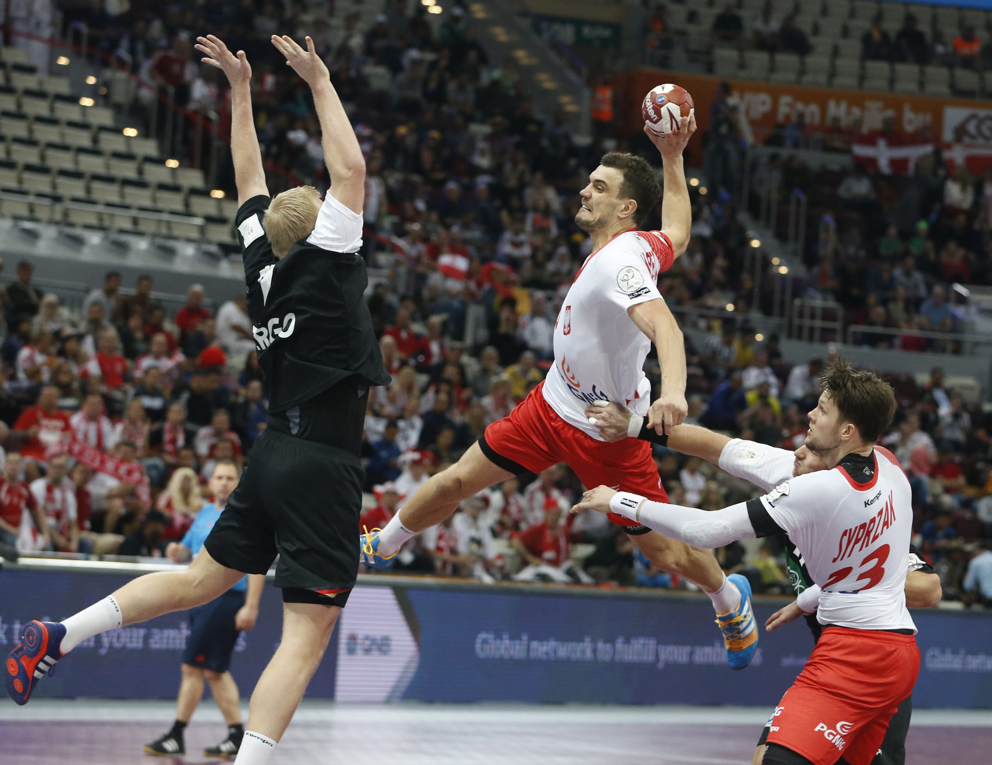 Polacy drogę po medal na mundialu w Katarze zaczęli od porażki z Niemcami