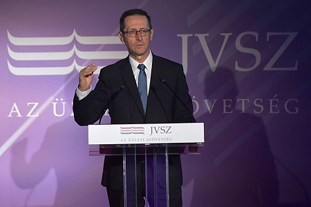 Varga Mihály fontos bejelentést tett a nyugdíjakkal kapcsolatban – videó