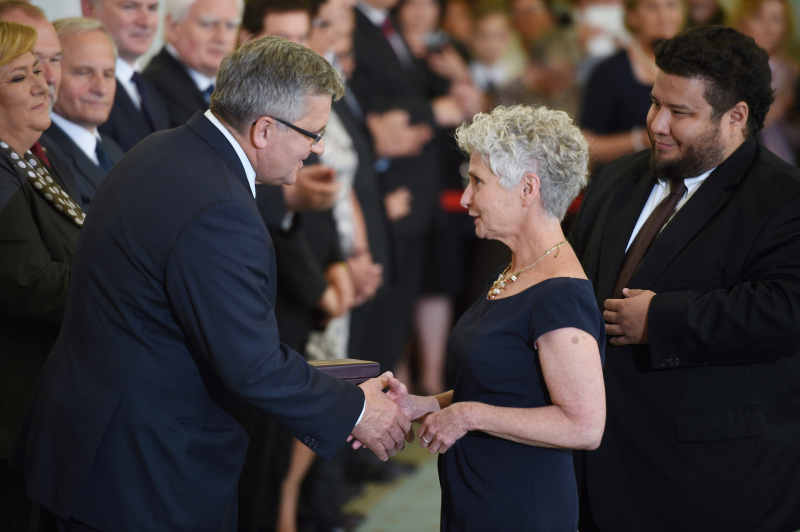Prezydent Bronisław Komorowski odznaczył pośmiertnie obywatela Japonii Yoshiho Umedę Krzyżem Komandorskim z Gwiazdą Orderu Zasługi RP Order odebrali wdowa Agnieszka Żuławska-Umeda oraz syn Tomoho Umeda