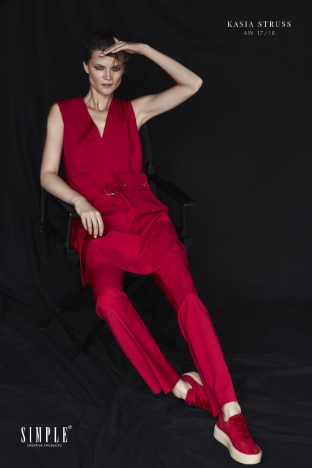 Kasia Struss w kampanii Simple CP jesień/zima 2017//2018