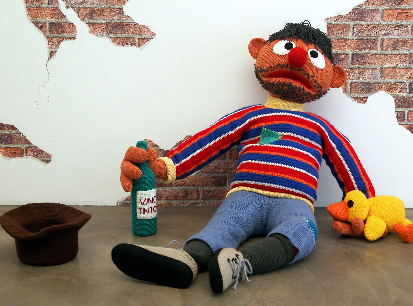 Ernie z Ulicy Sezamkowej jako pijany bezdomny.