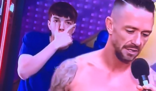 Az meg ki? Rejtélyes srác tűnt fel Kabát Péter mögött az öltözőben, nem hiszi el, mit művelt – megdöbbentő videó