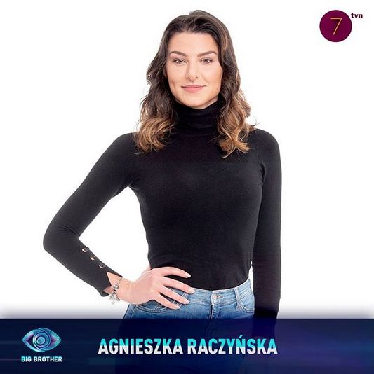 Wiek: 26 •Miejscowość: Londyn Agnieszka Raczyńska ma 26 lat, pochodzi ze Stargardu, ale odkąd skończyła 13 lat mieszka w Londynie z mamą i rodzeństwem. Agnieszka ukończyła w Wielkiej Brytanii studia na kierunku Media, marketing i PR. Obecnie jest headhunterem w dużej korporacji. Spontaniczna w każdej sytuacji i pozytywnie nastawiona do świata i do ludzi. Lubi kokietować, zawsze ma swoje zdanie i potrafi tupnąć nogą kiedy trzeba. Obecnie jest singielką i myśli o powrocie do Polski.