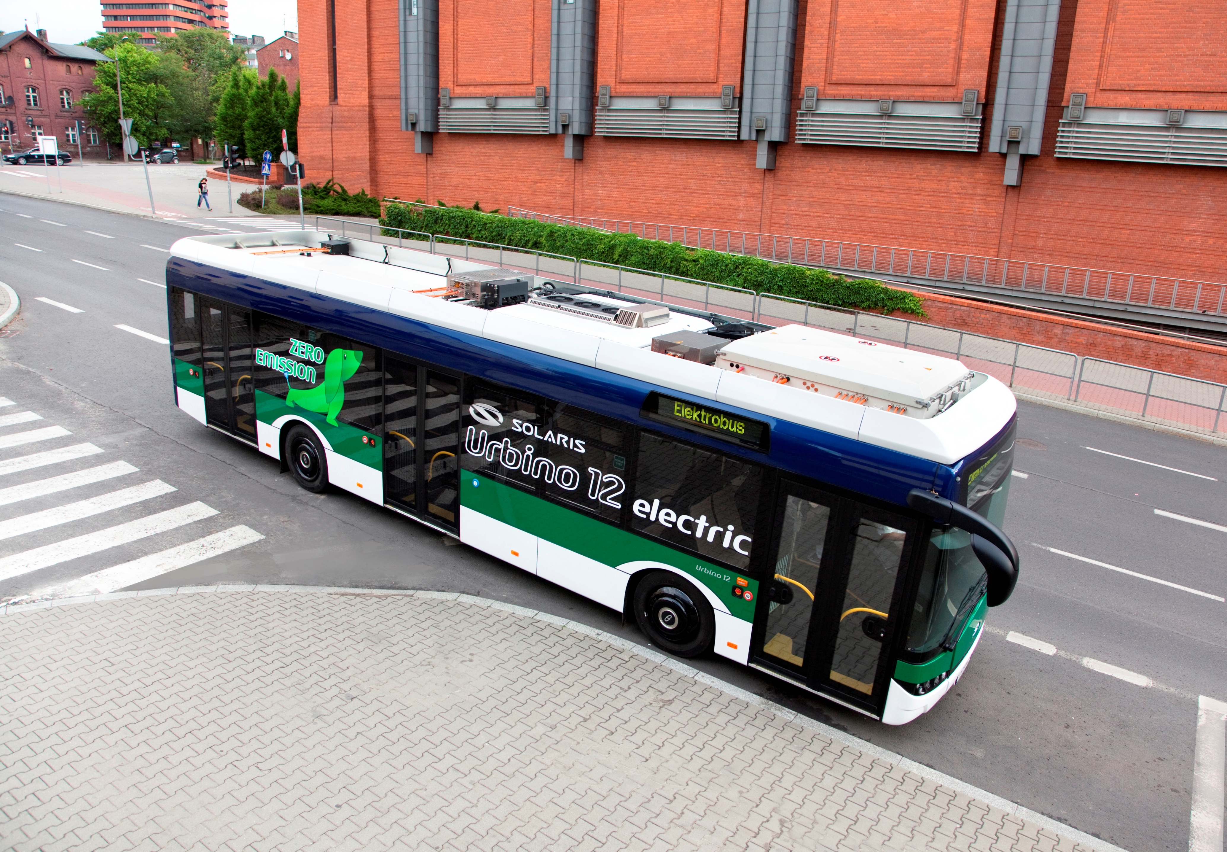 Przedstawiciele firmy Solaris twierdzą, że konstrukcja autobusów zostanie przygotowana w taki sposób, aby w przyszłości można również zastosować do uzupełniania baterii system szybkiego ładowania dachowego.
