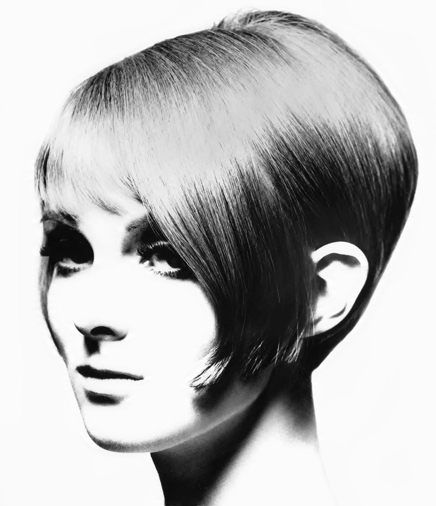 EAST NEWS - zdjęcie do działu uroda w Vogue US z pierwszej połowy lat 60-tych - modelką jest Grace Coddington