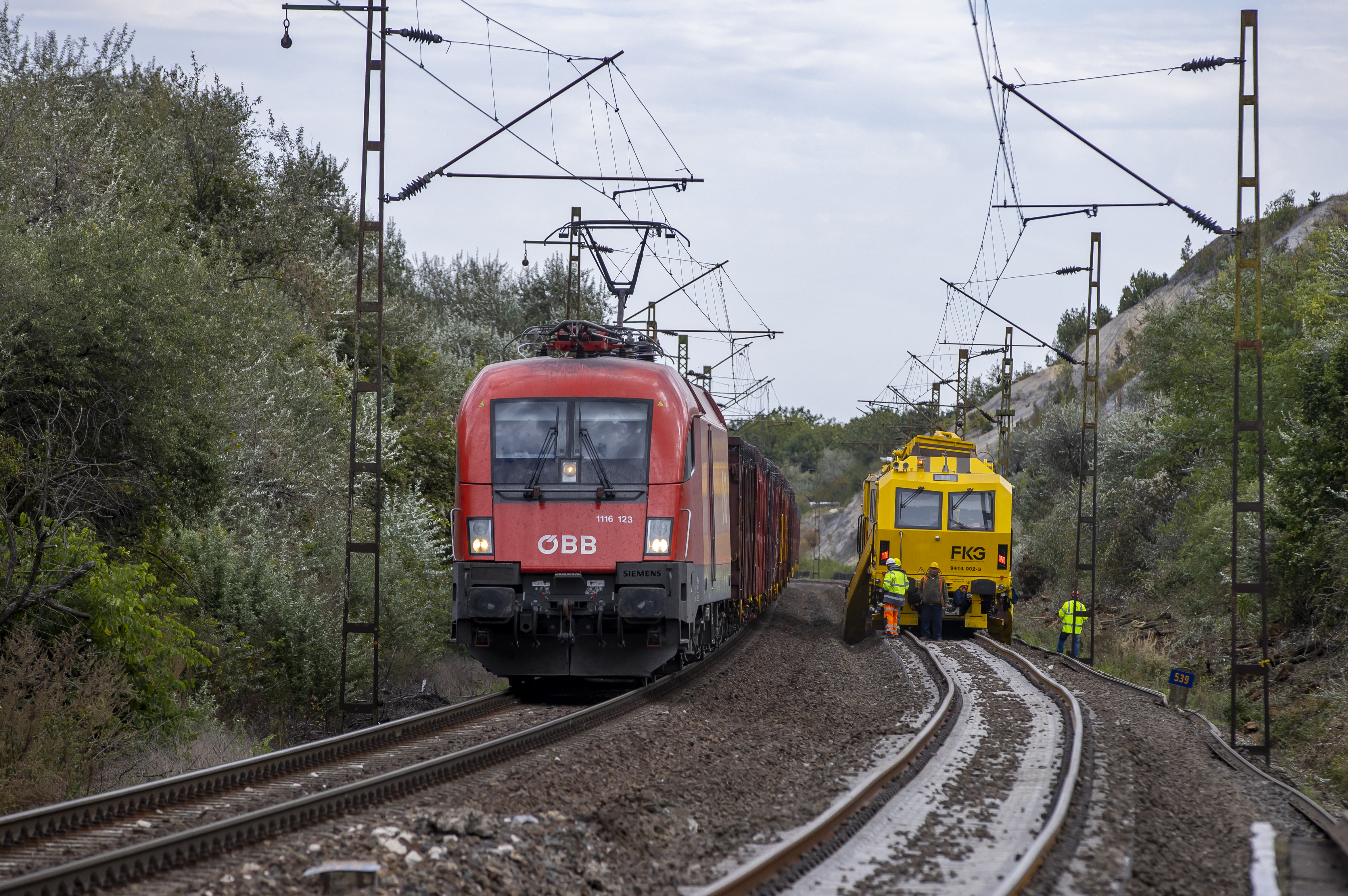 Újabb szakaszon folytatódik a győri vasút felújítása: így módosultak a járatok