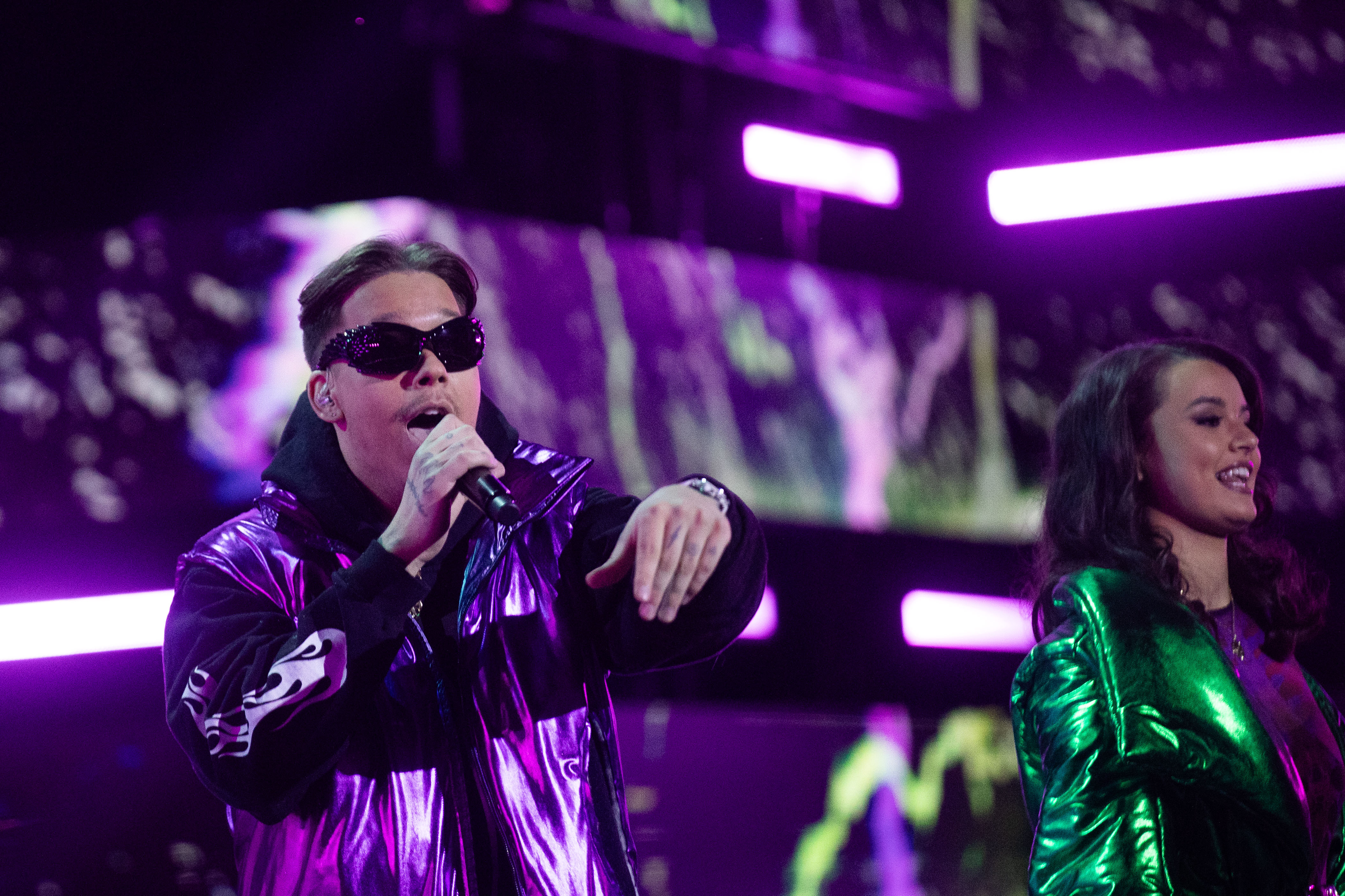 Manuel megmutatta, hogy néz ki a térde a súlyos sérülése után: hiába kéne pihennie, nem mondja le a koncertjeit – fotó