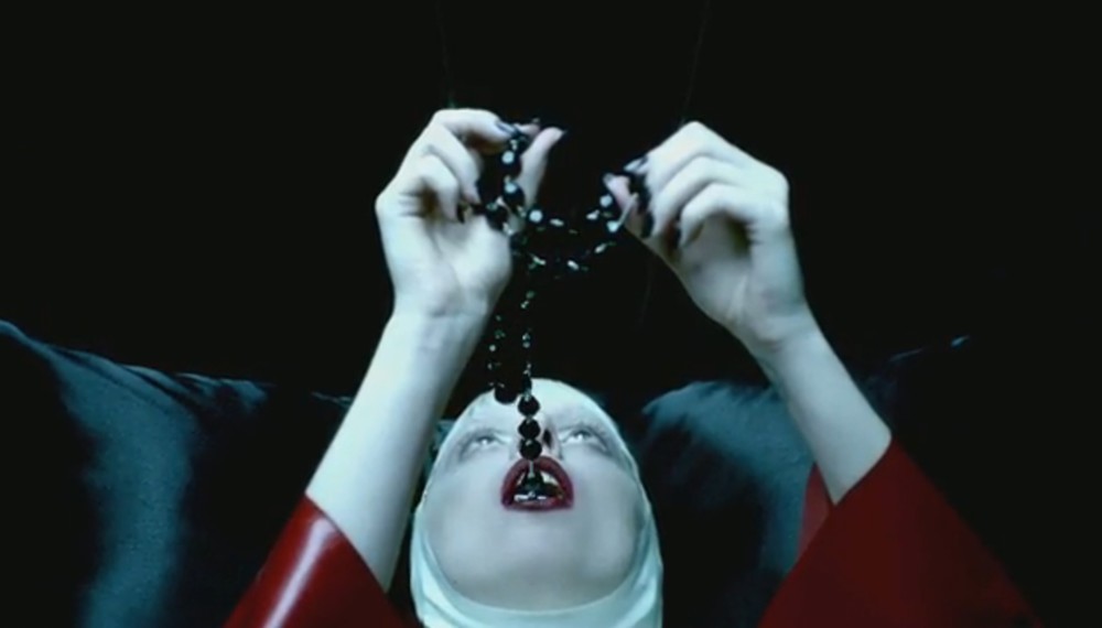 Lady Gaga na planie teledysku Alejandro