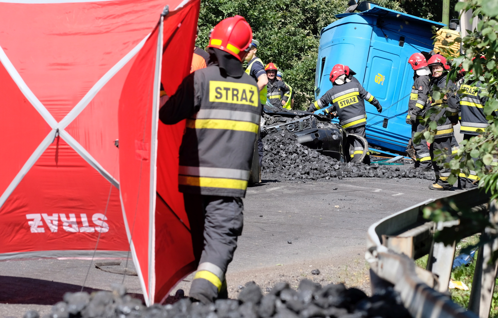 Akcja ratownicza na miejscu wypadku w Tychach