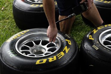 Pirelli zverejnil pneumatiky na tri najbližšie VC