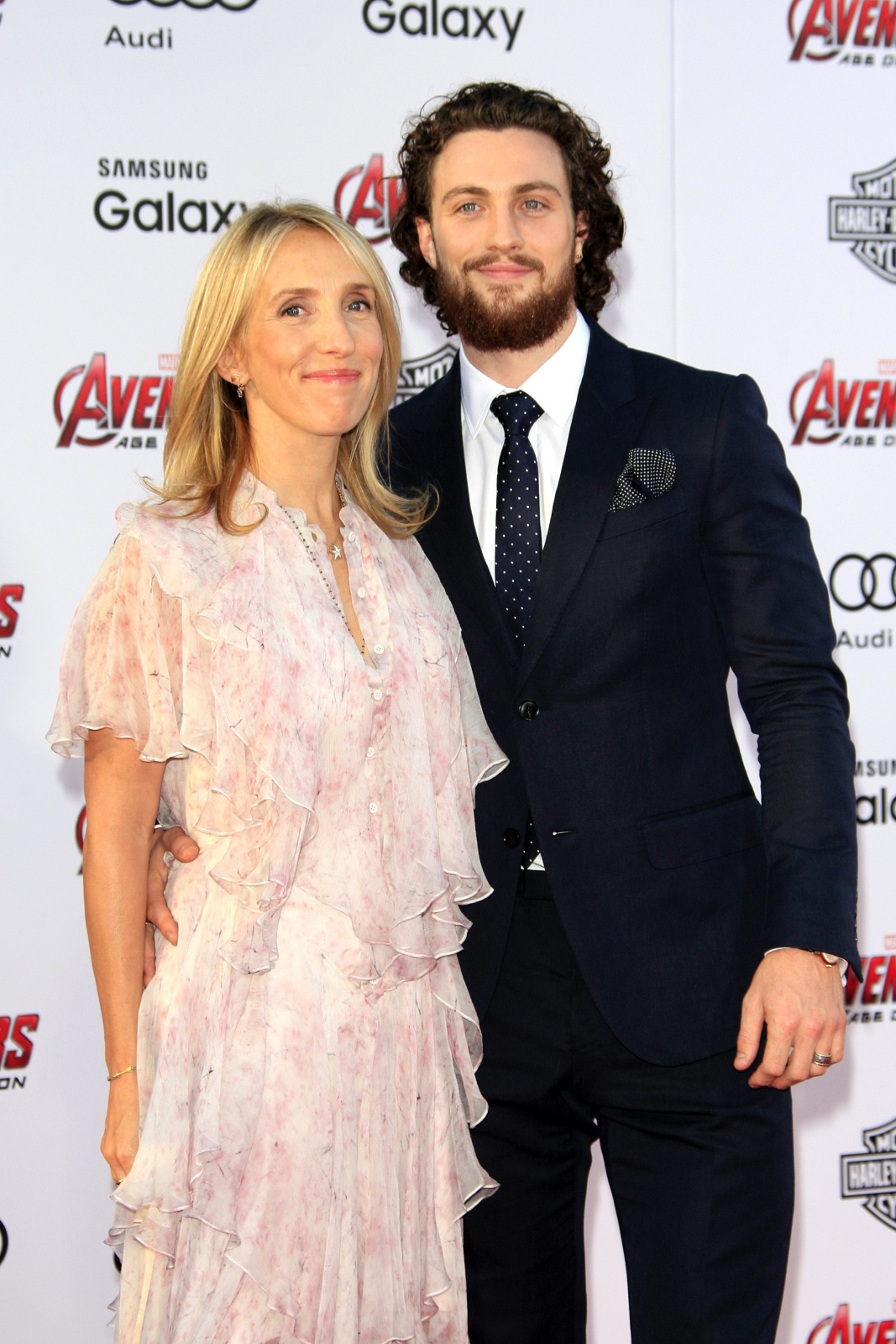 Aaron Taylor-Johnson z żoną Sam Taylor-Johnson na premierze filmu