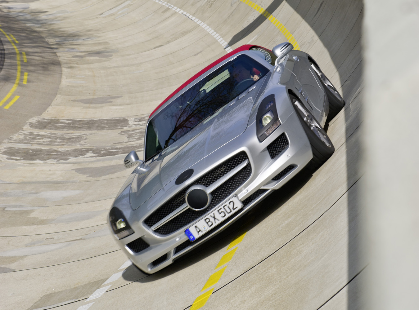 Mercedes ujawnił zdjęcia z testów SLS-a w wersji roadster...
