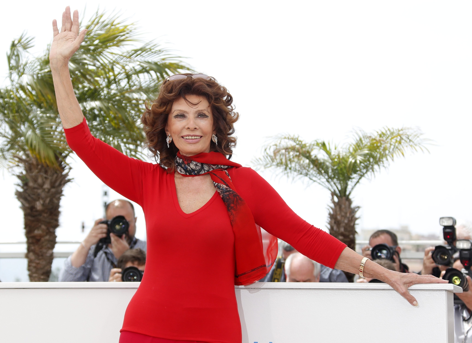 Prywatnie Sophia Loren jest matką dyrygenta i pianisty Carla Pontiego Jr. oraz Edoarda Pontiego (scenarzysty, reżysera i producenta) oraz babcią Lucii Sofii Ponti (rocznik 2006), której rodzicami są Edoardo i aktorka Sasha Alexander