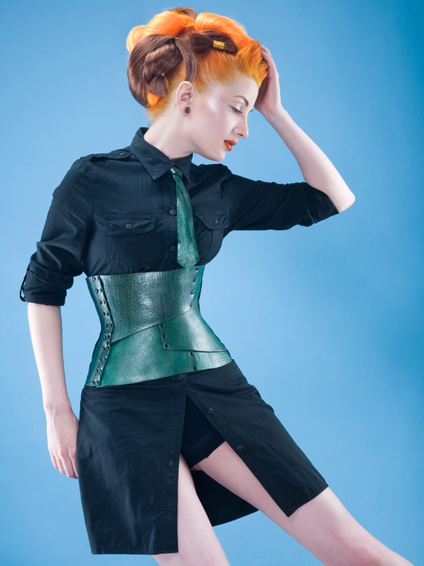 Takich gorsetów jeszcze nie widzieliście. Antiseptic Fashion szokuje niebanalnymi krojami oraz odważną stylizacją