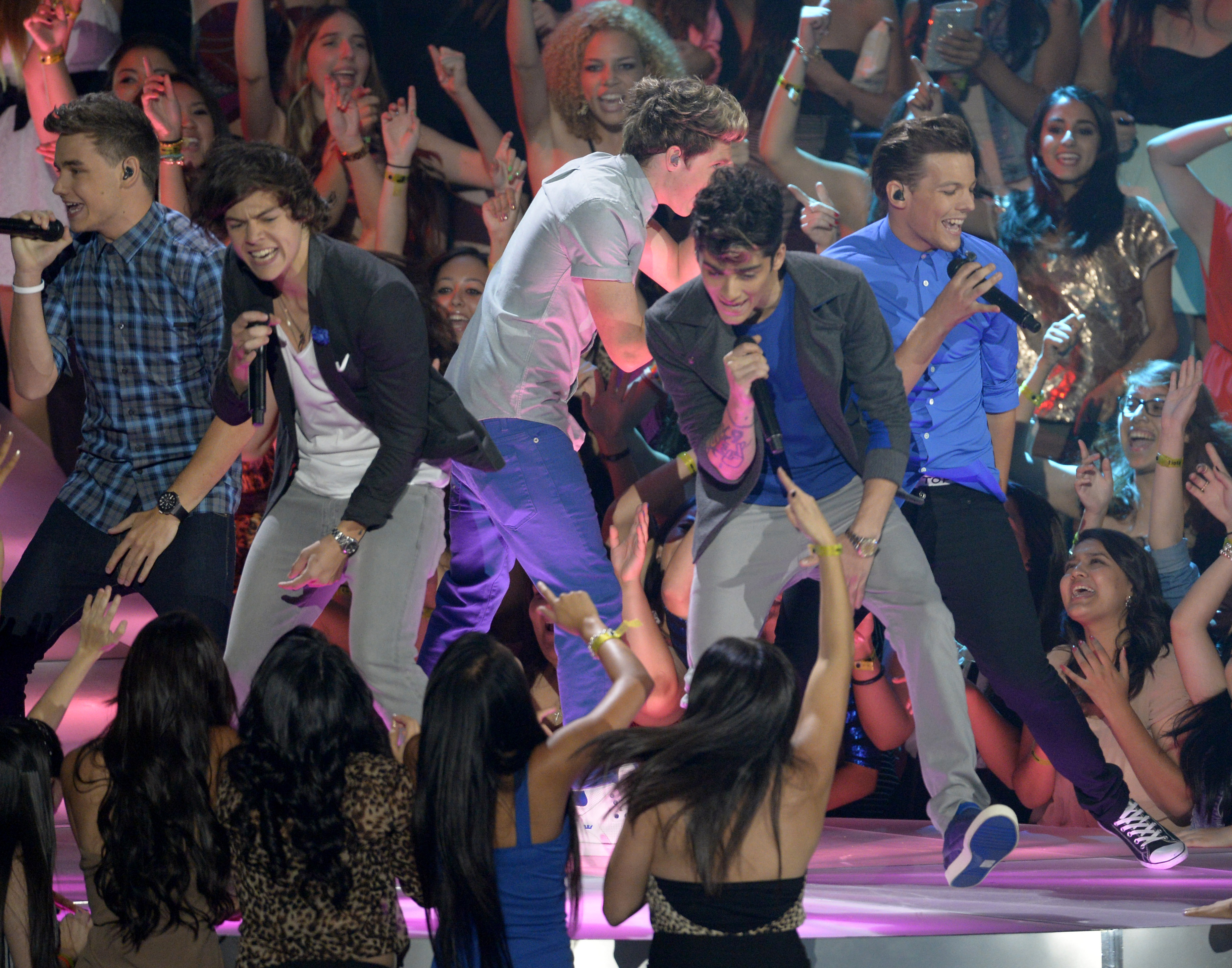 Triumfatorami MTV Video Music Awards był boysband One Direction, który nagrodzono 3 statuetkami za teledysk do piosenki