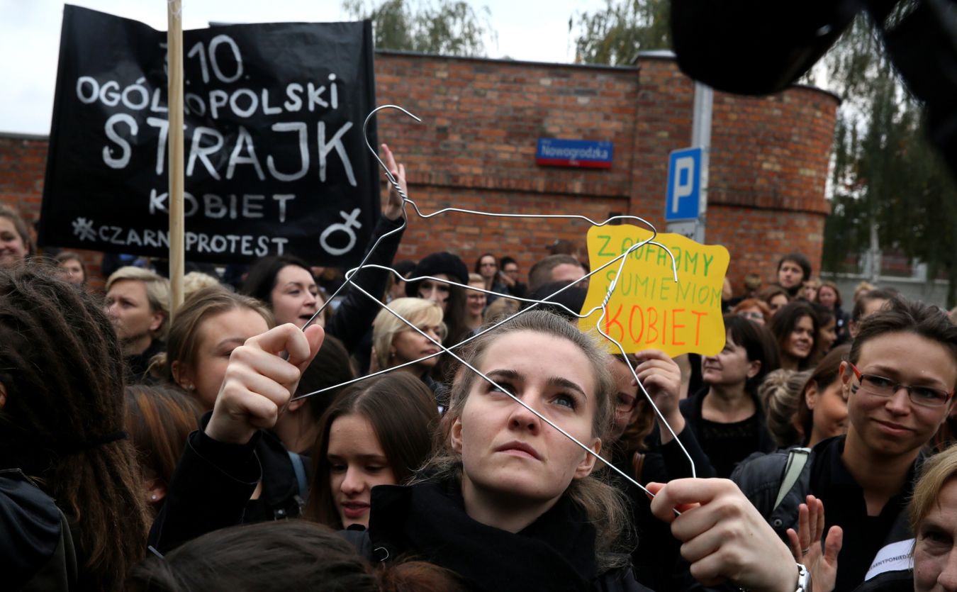 W związku z akcją w kraju mają odbywają się manifestacje, happeningi, wiele organizacji planuje dni otwarte - wspólne gotowanie, czytanie książek, plenerowe treningi. Akcję wspierają też mężczyźni - zapowiadają np. gotowanie lub robienie kanapek dla strajkujących kobiet.