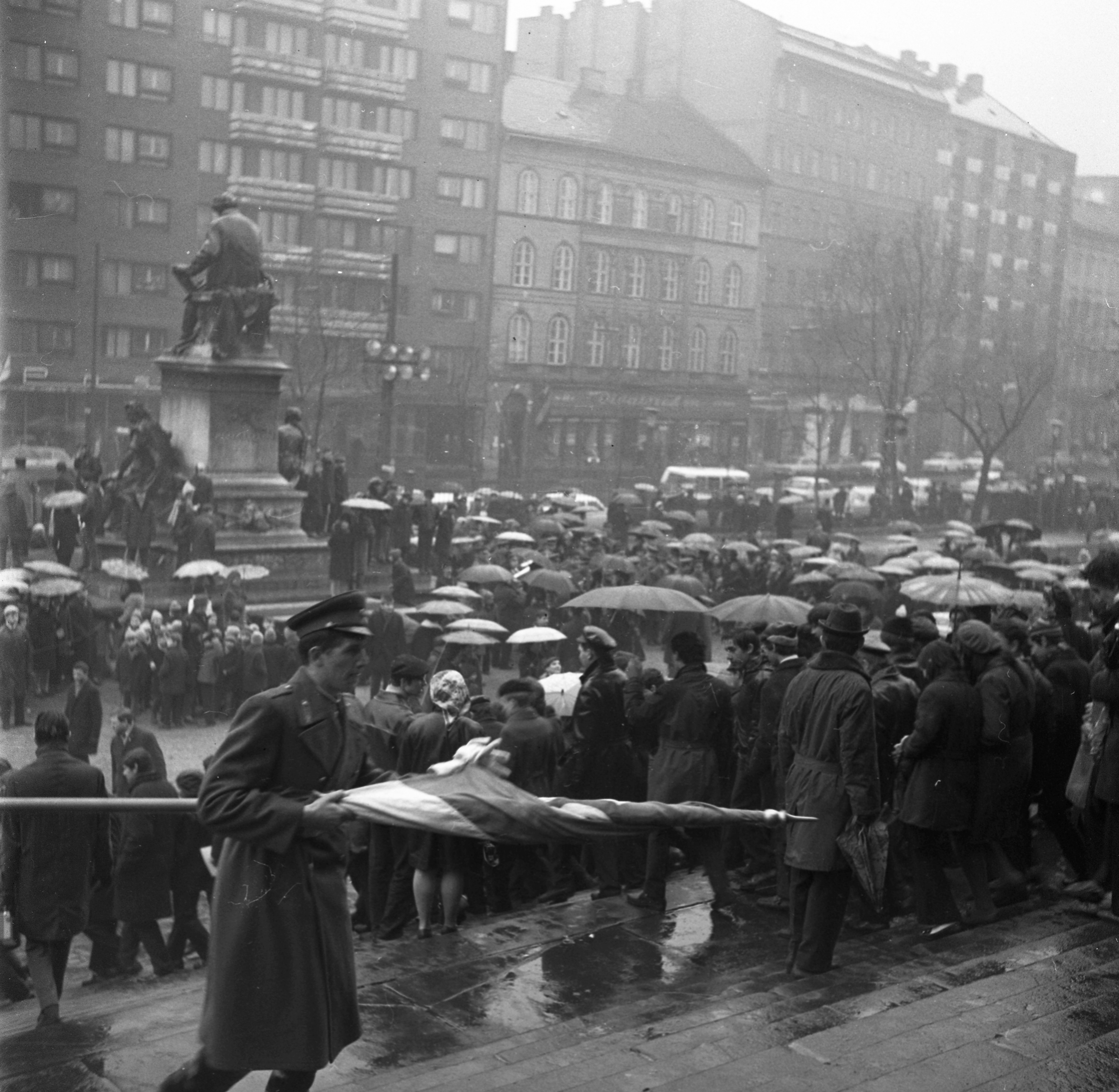 Kádár-kolbász és március 15. – Így verték össze a szocializmus rendőrei évente a fiatalokat a forradalom évfordulóján