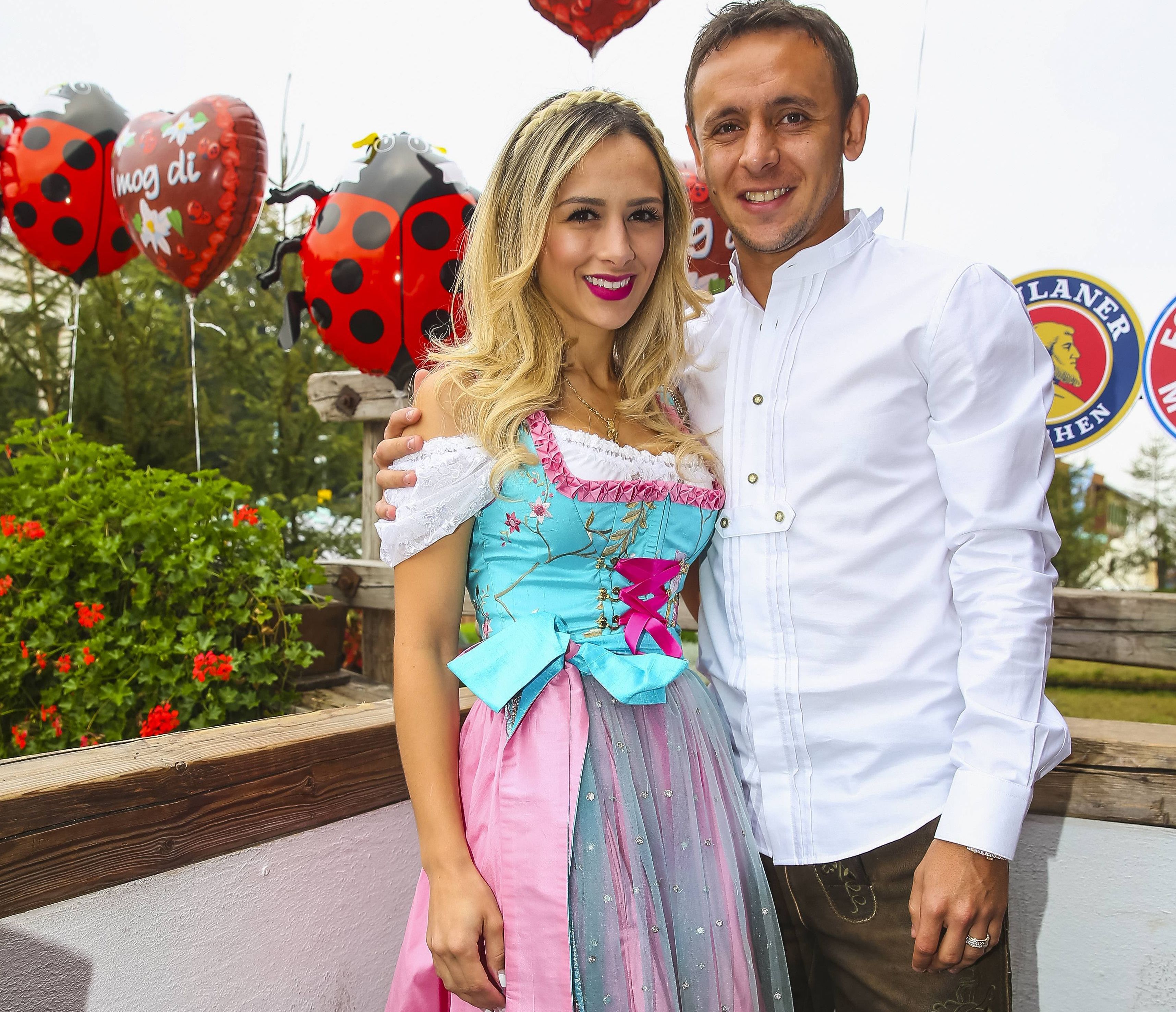 Rafinha ze swoją dziewczyną Caroliną.