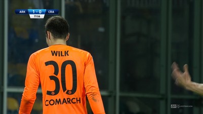 Arka - Cracovia (2:0): Szkolny błąd Wilka! 20-latek wypuścił piłkę z rąk, po chwili sfaulował. Szwoch ustalił wynik meczu