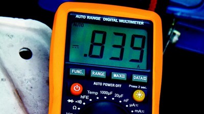 Multimetr - wyjaśniamy po co miernik elektryczny w aucie