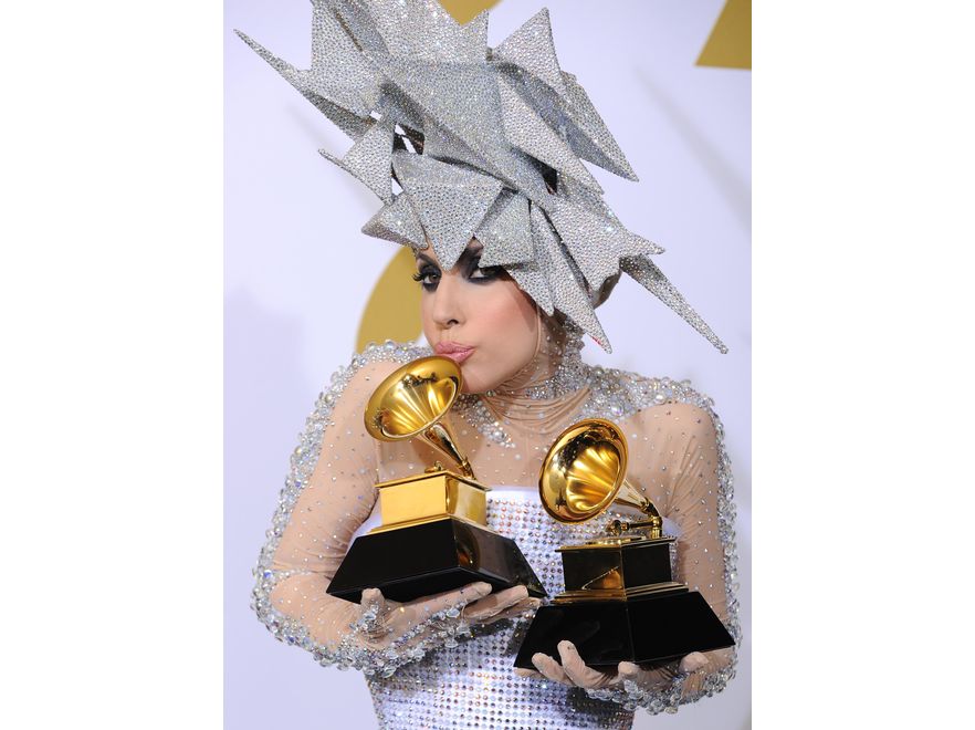 Lady Gaga - mistrzyni szalonych kapeluszy. Zobacz zdjęcia!