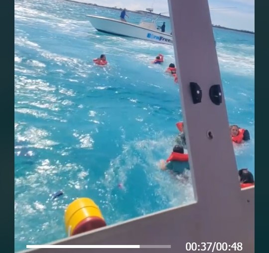 Horror a paradicsomban: elsüllyedt egy turistahajó a Bahamákon, egy nő életét vesztette – videó