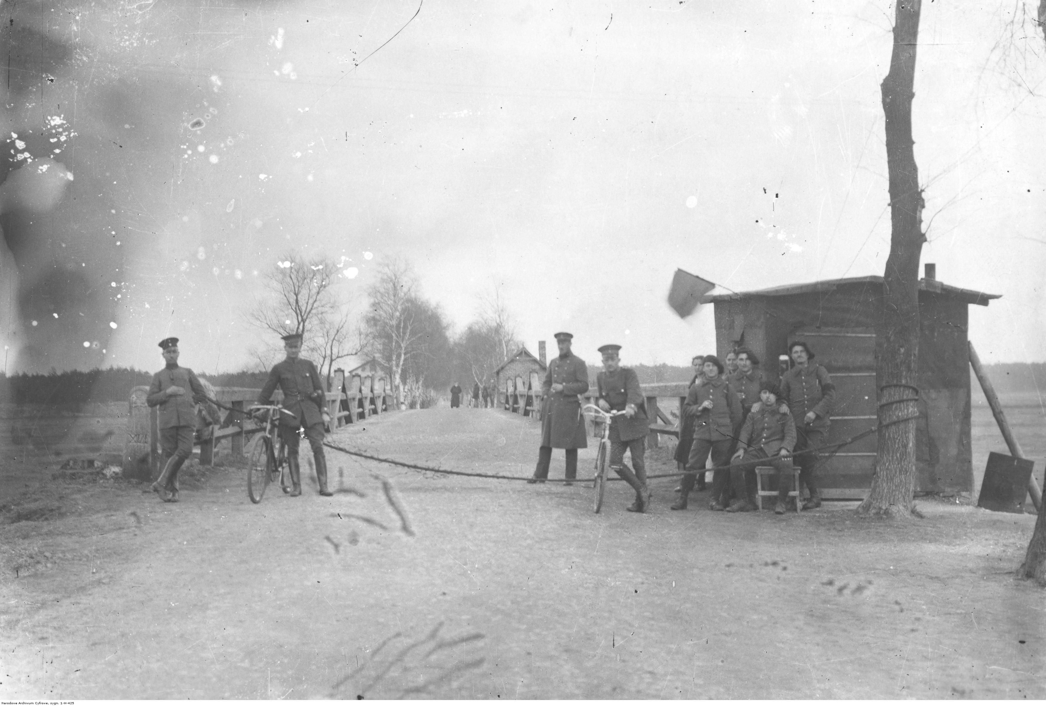 Granica na Śląsku, zdjęcie zrobiono jeszcze przed plebiscytem w marcu 1921 r.