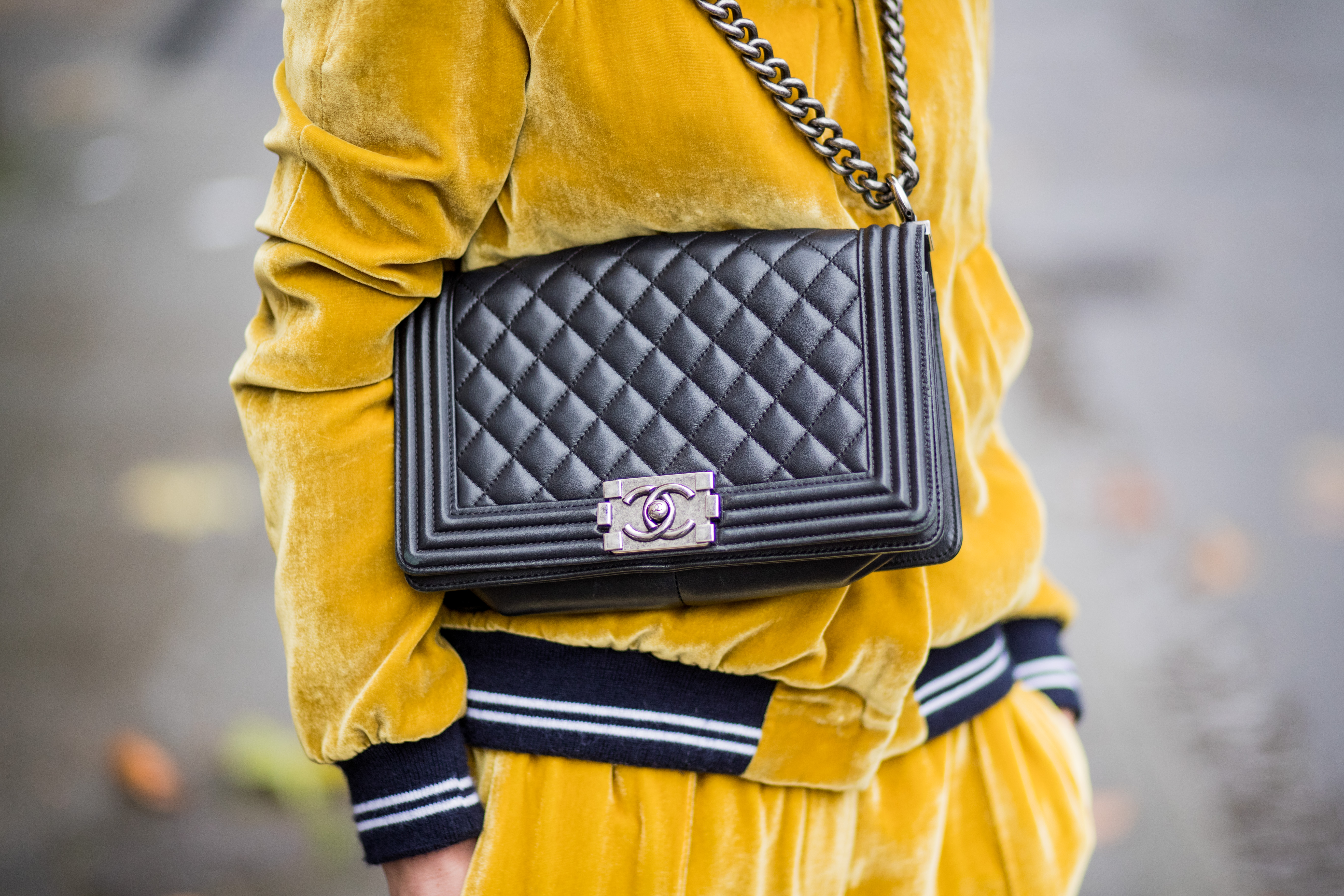 Így lettek világhírűek a Chanel táskák: minden, amit a sikertörténetükről  tudnod kell - Glamour