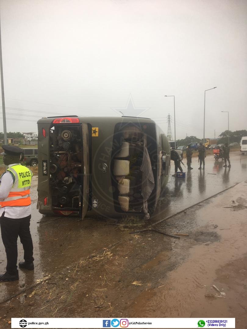 Military bus carrying soldiers crashes on the Accra-Tema motorway
