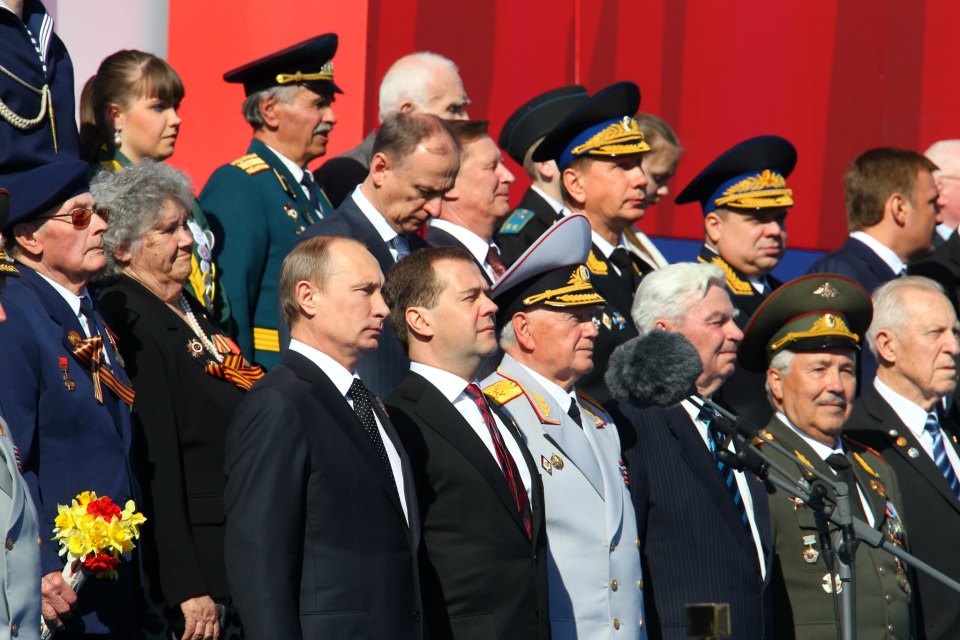 Pozdrawiając weteranów II wojny światowej, prezydent Władimir Putin podziękował im za bohaterstwo w walce z faszyzmem.