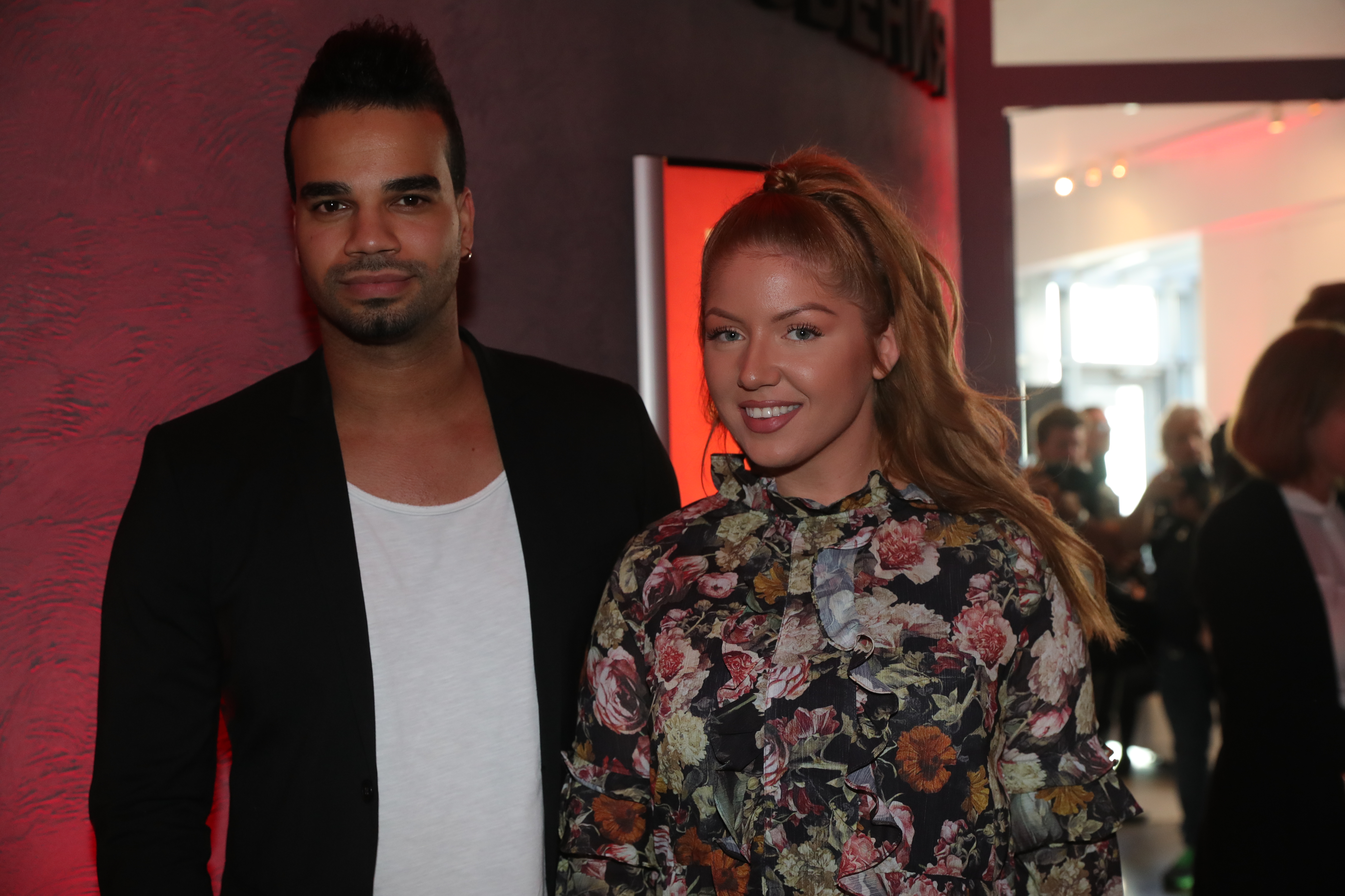 Pezsgő, fürdőköntös, luxus! Tolvai Reni és Kállay-Saunders András nem titkolóznak tovább: így romantikáztak az elnöki lakosztályban - videók