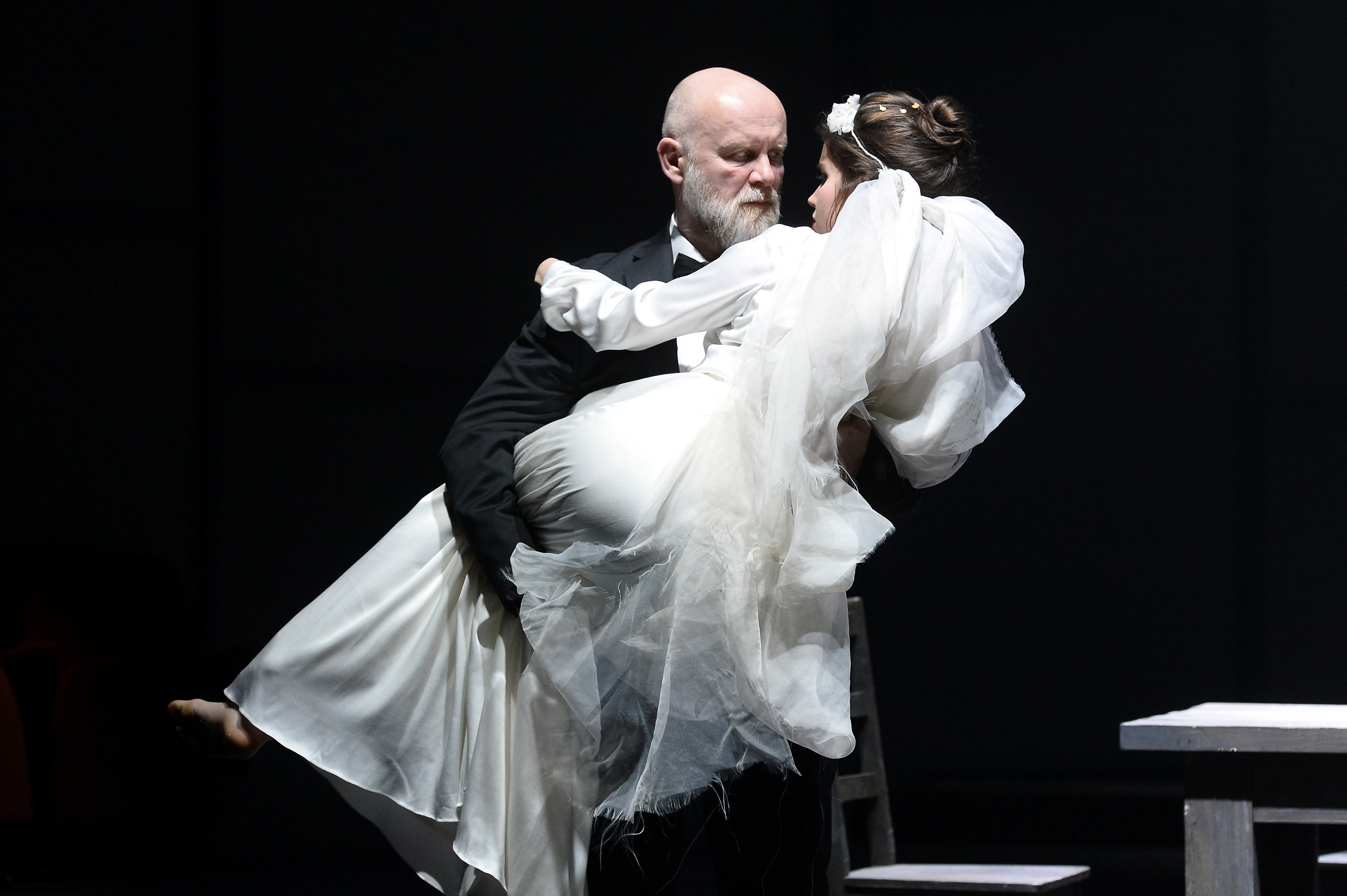 Baleset a Nemzetiben: kollégái támogatják Szász Júliát, elindította vizsgálatát a rendőrség