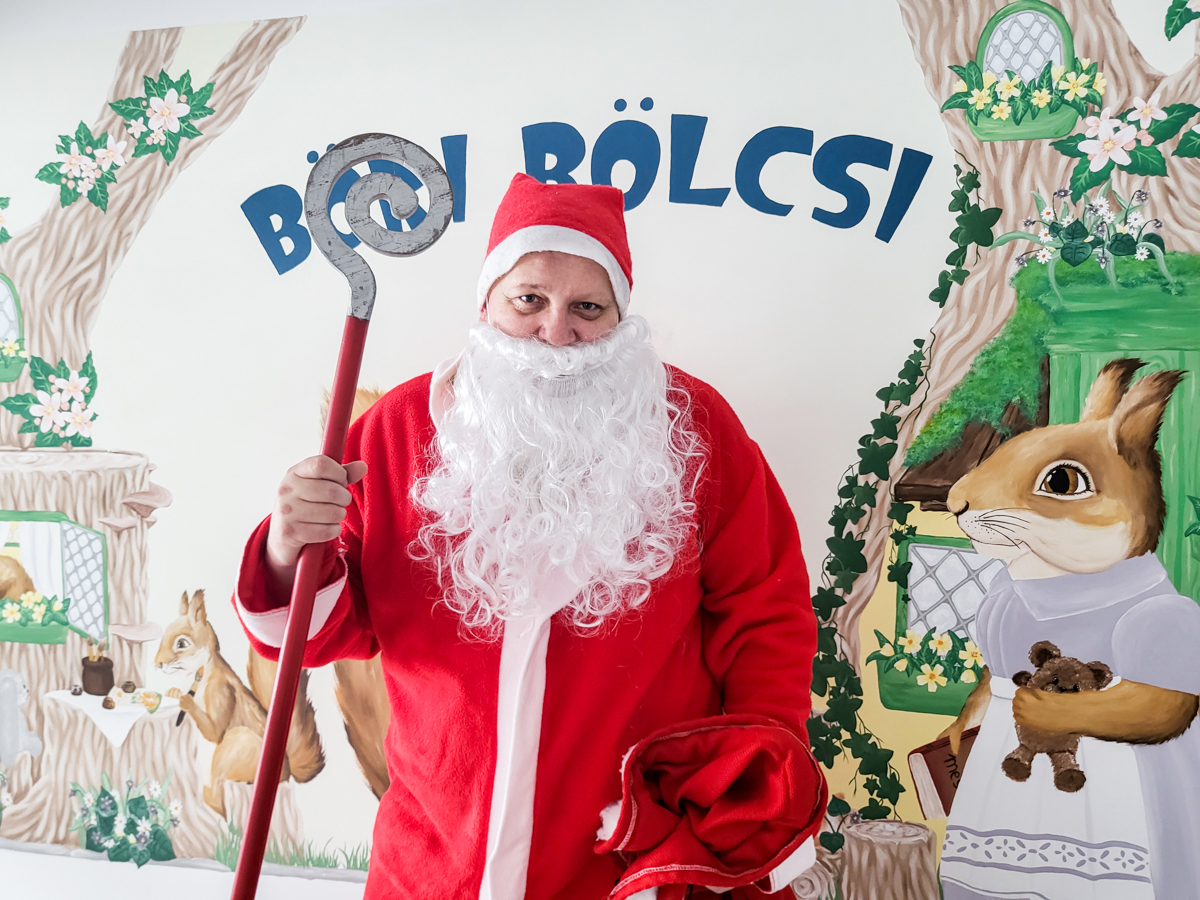 Ilyet még nem látott: BöriBölcsi, az ország első börtön bölcsődéjében járt a Mikulás - biztos volt rácsos süti is - fotók