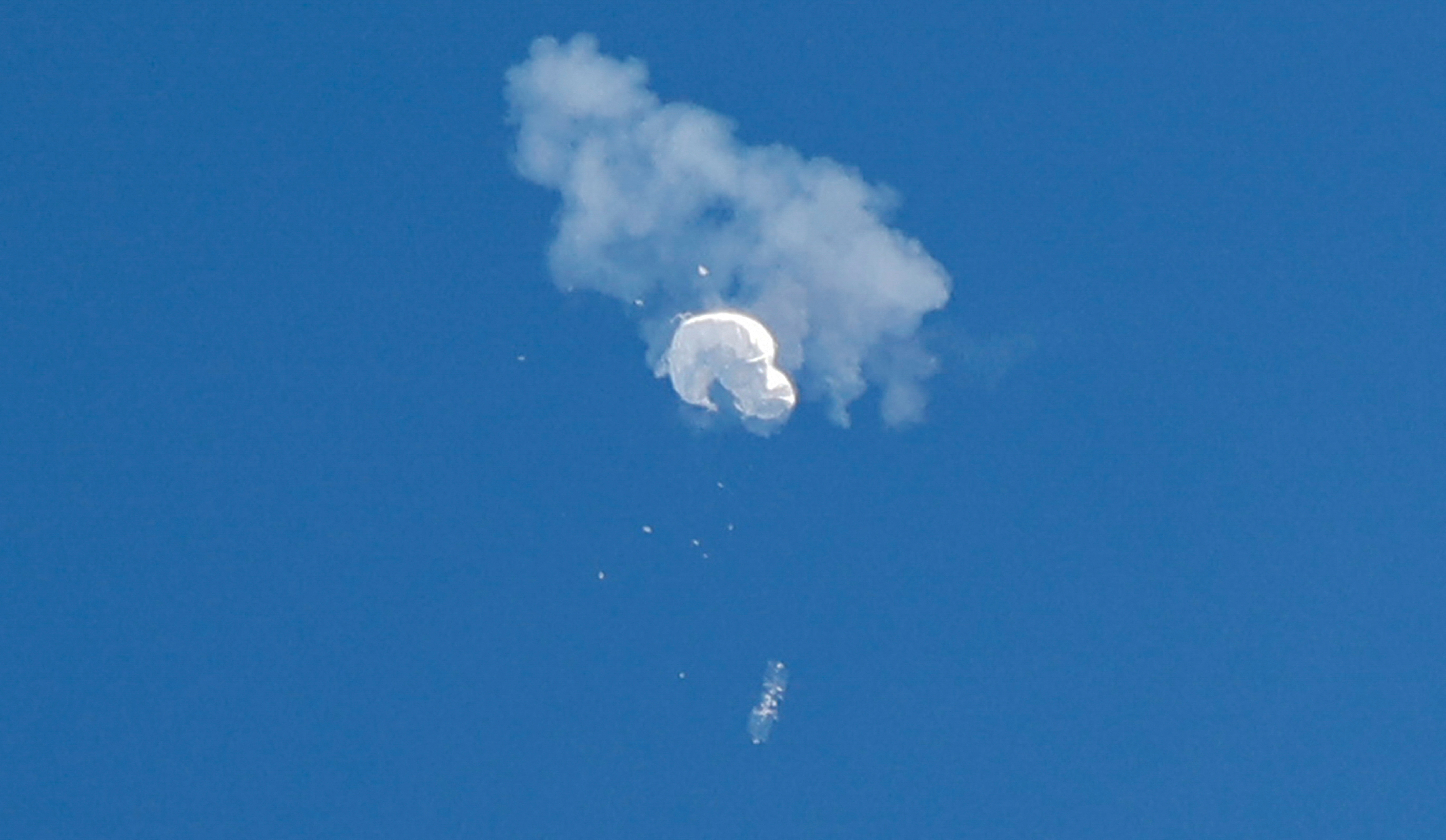 Chiński balon szpiegowski został zestrzelony u wybrzeży Karoliny Południowej w USA.