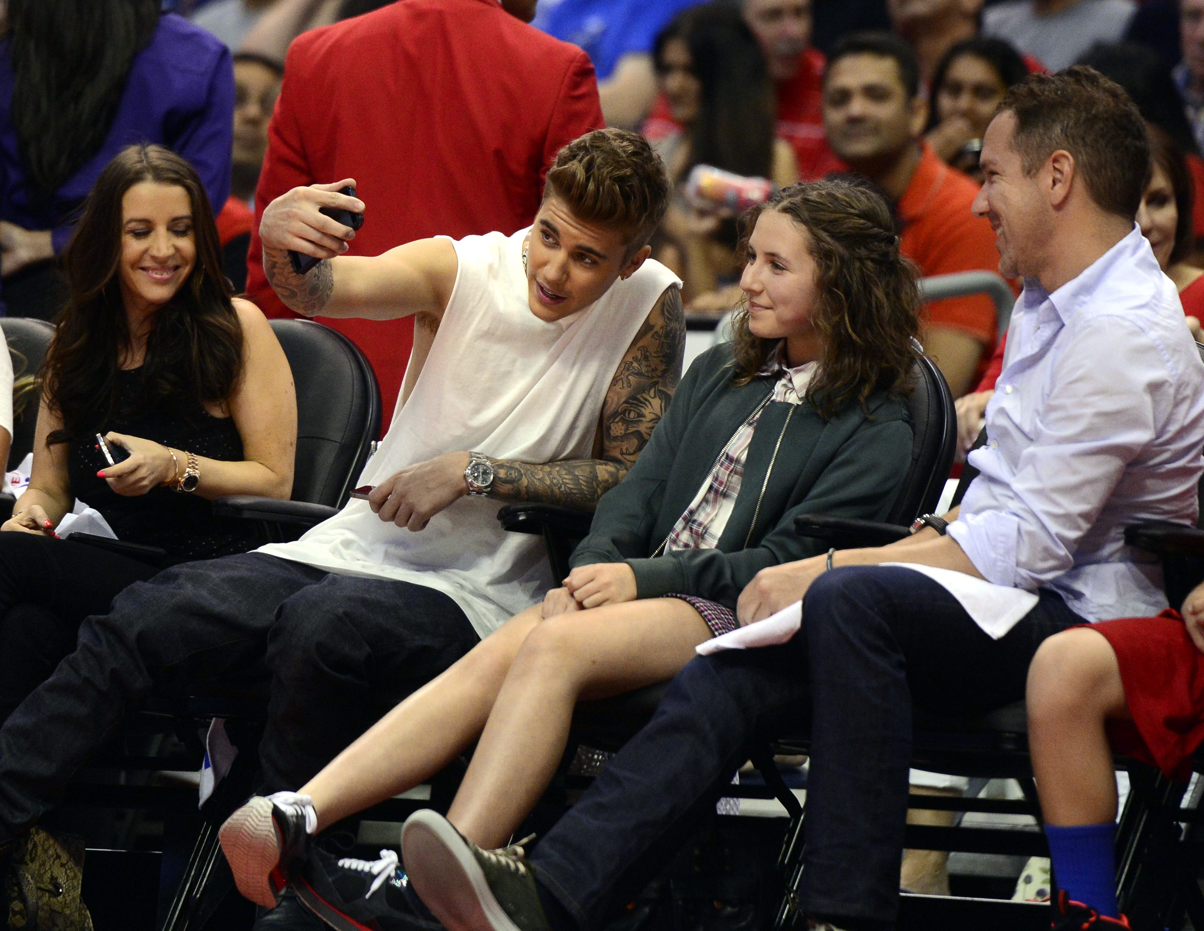 Justin Bieber lansował się na meczu ligi NBA. Szpanował tatuażem