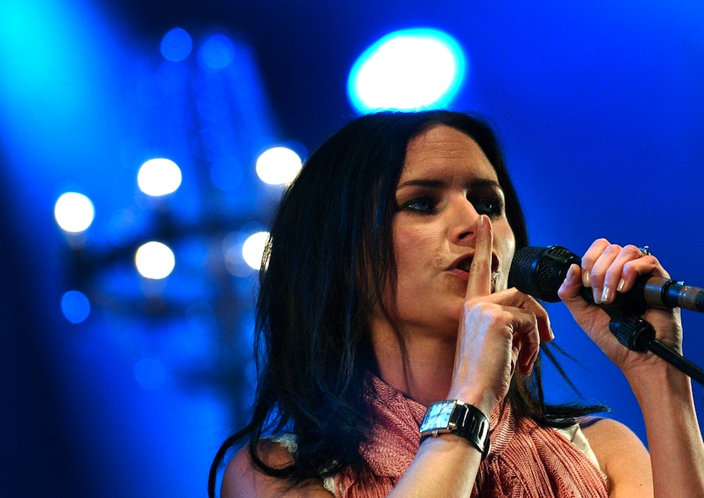 Nina Persson i The Cardigans w 2003 roku