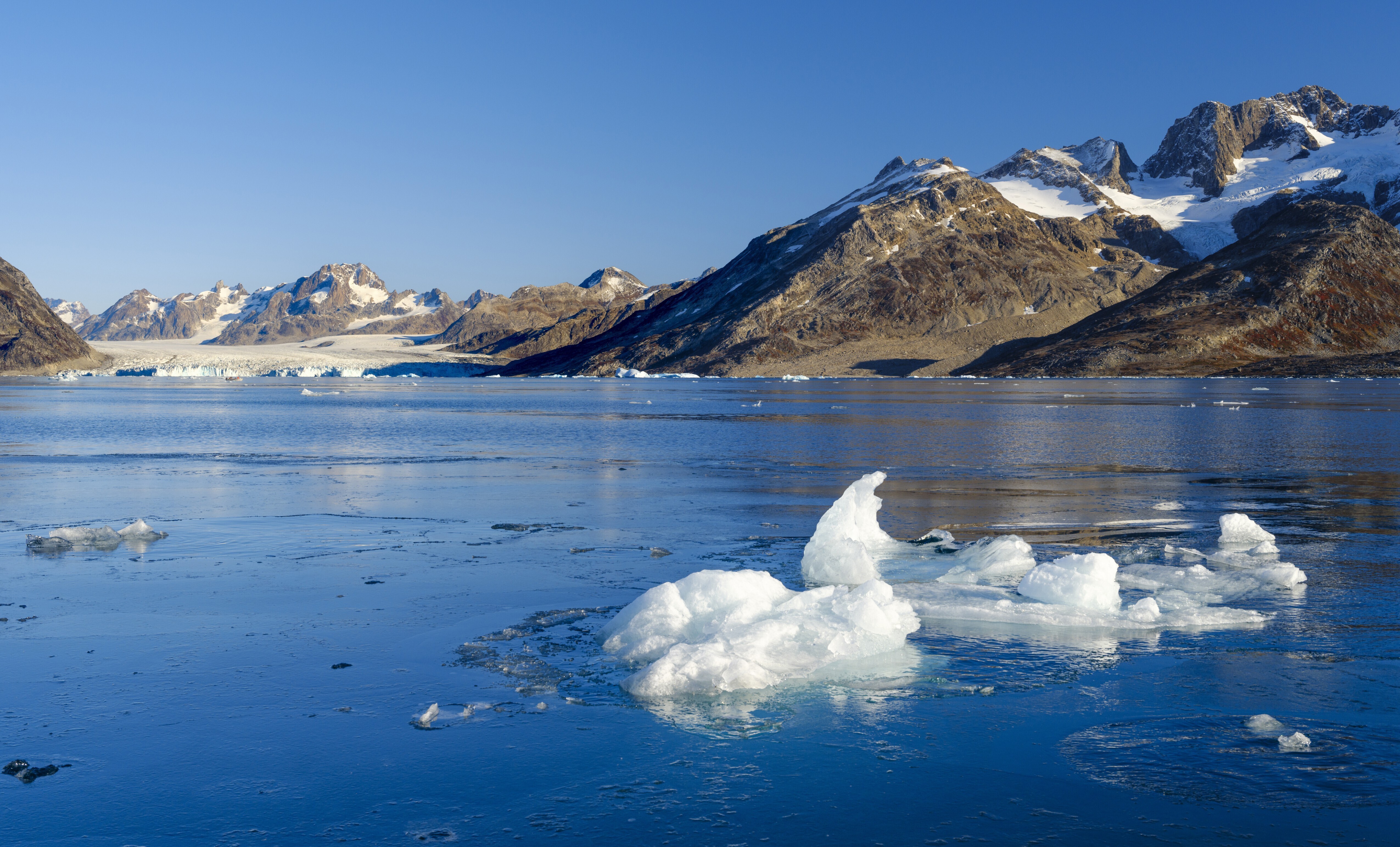 Súlyos adatok Grönlandról – soha nem látott ütemben pusztít a klímaváltozás