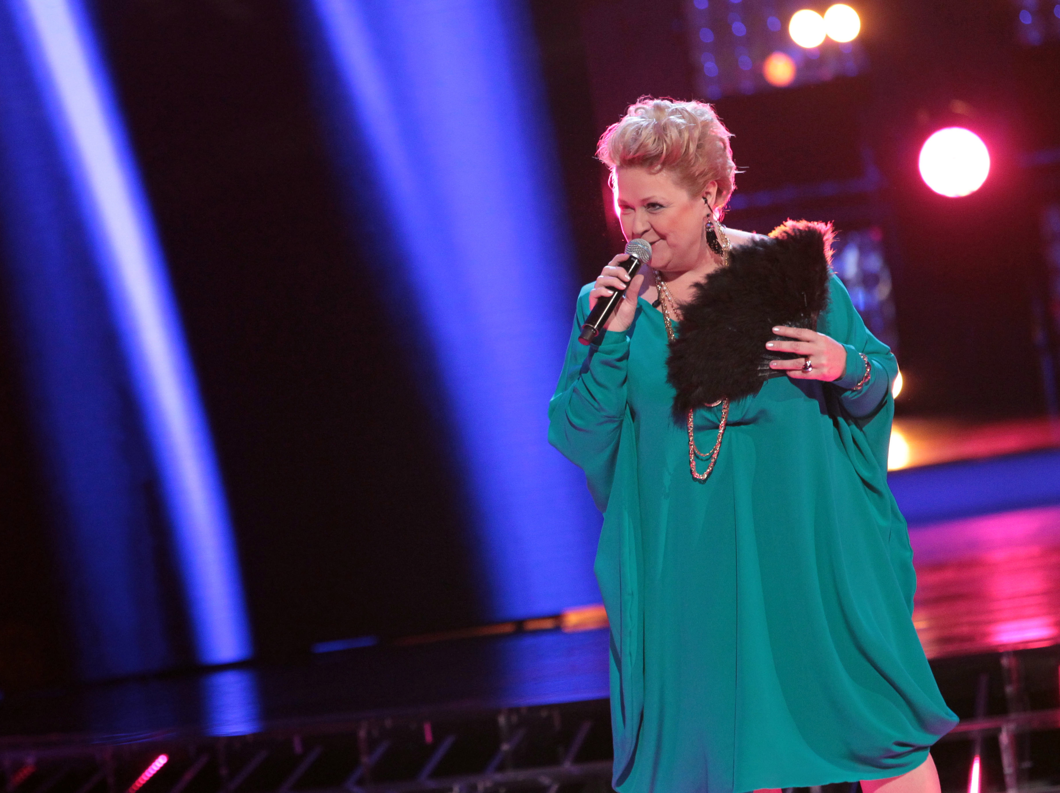 Małgorzata Szczepańska-Stankiewicz ze ściągą w wachlarzu