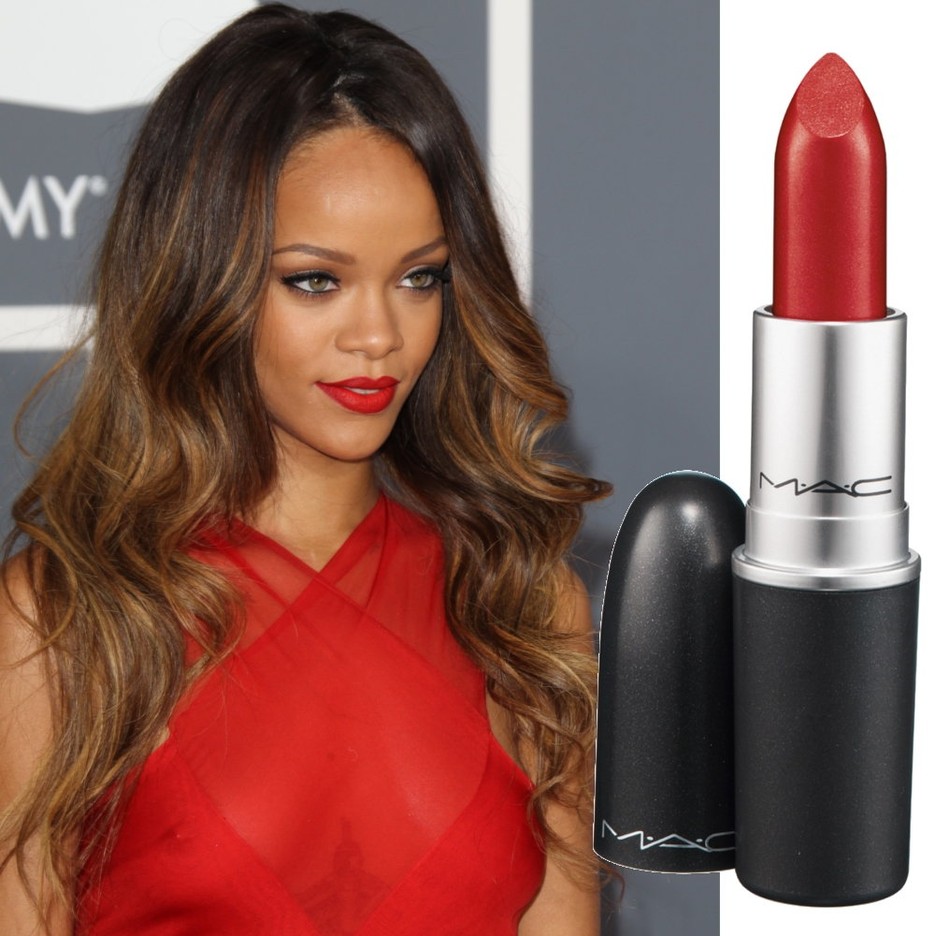 szminka MAC, kolor Ruby Woo, cena: 86 zł