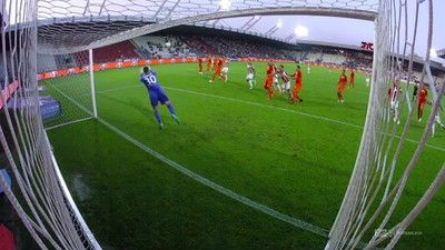 Cracovia - Zagłębie L. (0:1): Kapitalna obrona Hładuna! 22-latek zdołał odbić mocny strzał Javiego