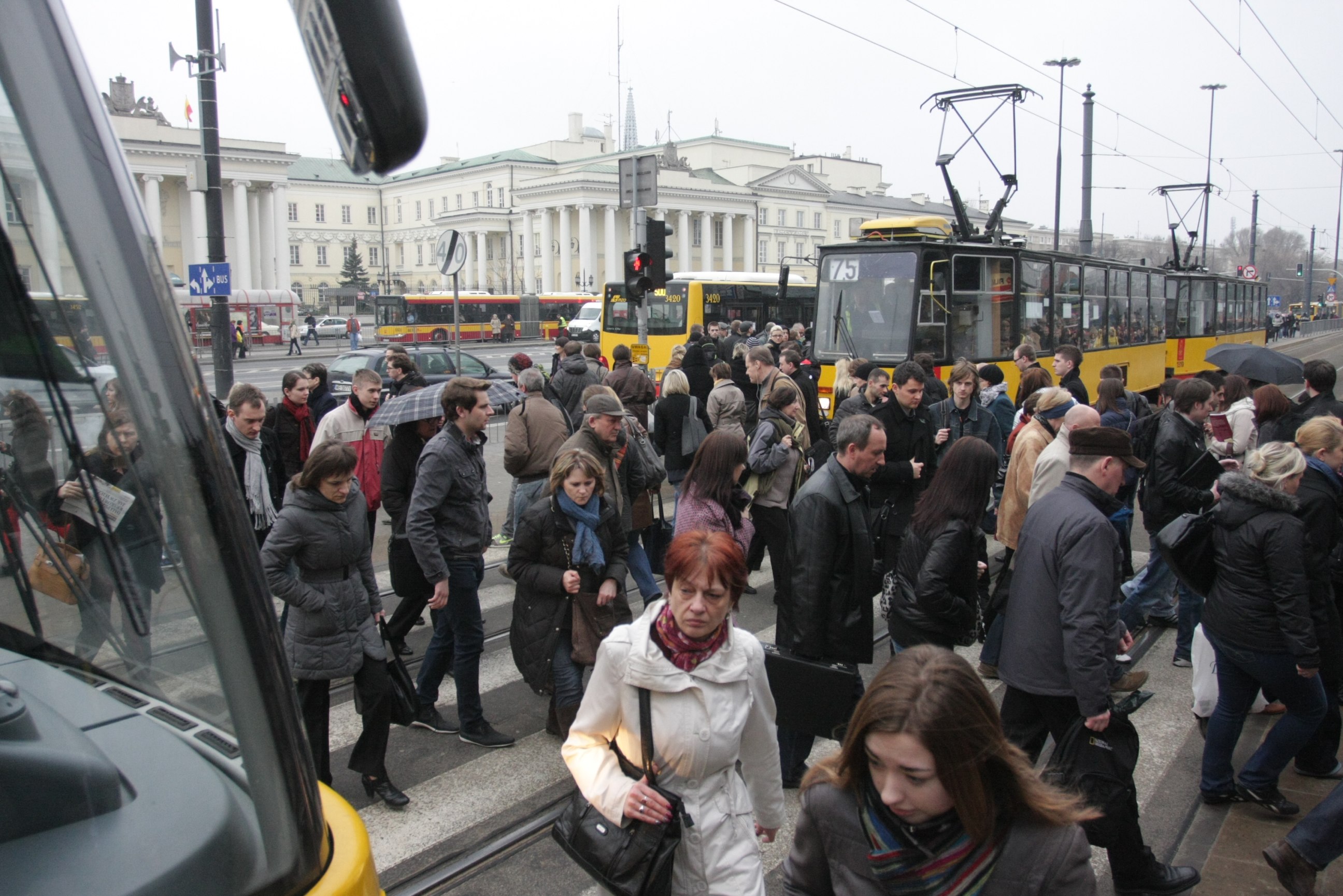 Komunikacyjne problemy w Warszawie po zamknięciu stacji Świętokrzyska